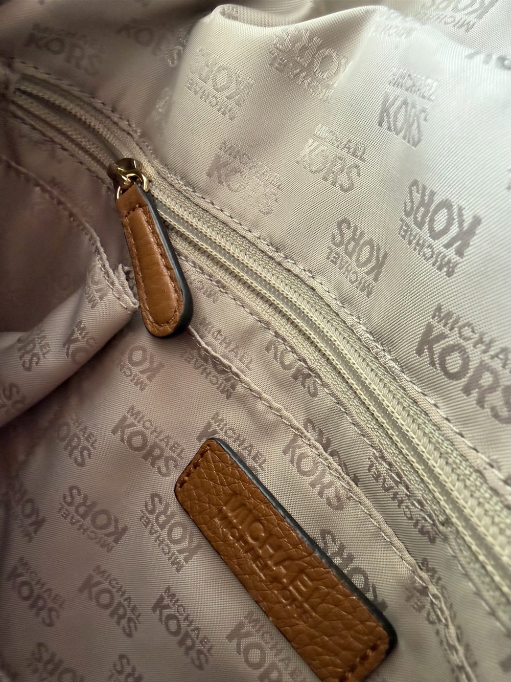 Michael Kors Camel Brown Pebbled Leather Bedford Crossbody Handbag -Tassel/Strap - Picture 13 of 16